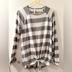 🌺 5 for $20 🌺 
Grateful Hearts Long Sleeve